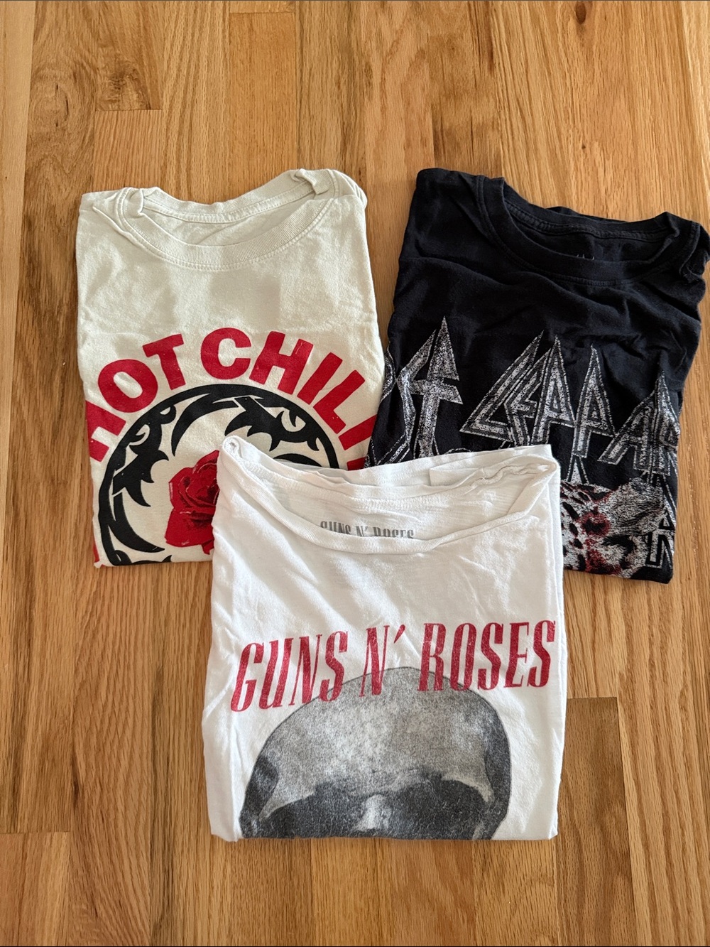 Lot of Band TShirts (Guns N Roses, RedHot Chili Peppers, Def Leoplard) - M